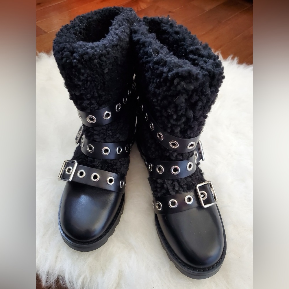 Marc Jacobs womans leather boots size 40. New